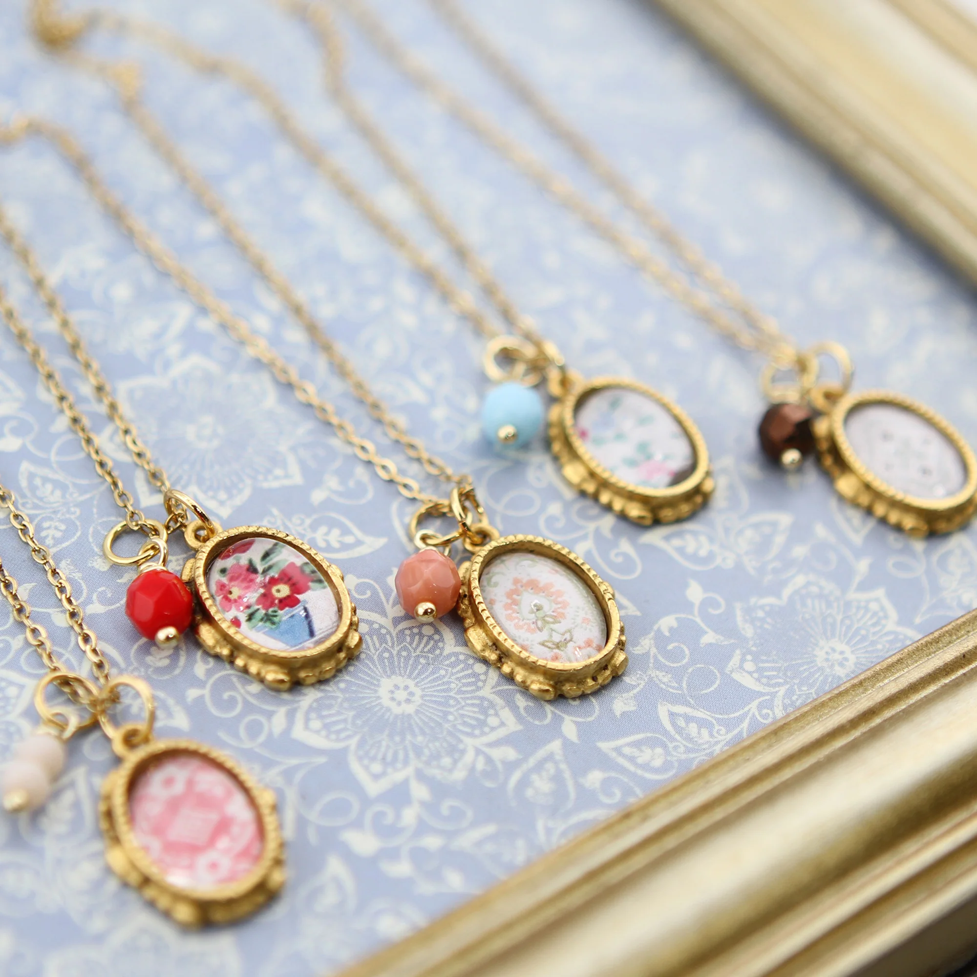 Vintage Wallpaper Red and Blue Floral Oval Gold Necklace - Image 3